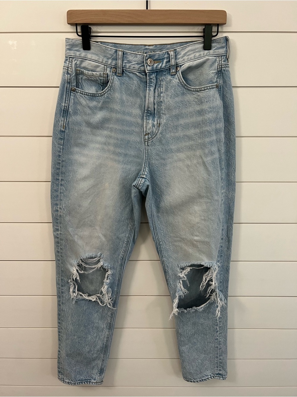 American Eagle Mom Jeans Womens Size 6 Distressed Light Wash Denim